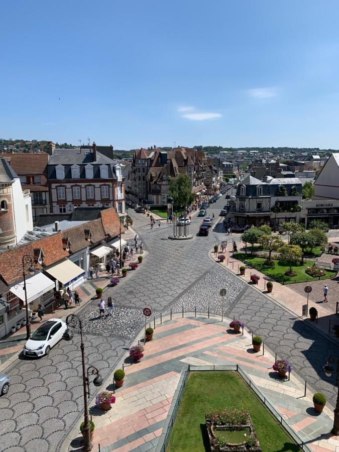 Duplex Au Coeur De Deauville Avec Vue Imprenable Et Parking Prive Exteriör bild