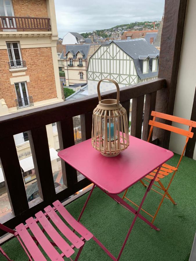 Duplex Au Coeur De Deauville Avec Vue Imprenable Et Parking Prive Exteriör bild