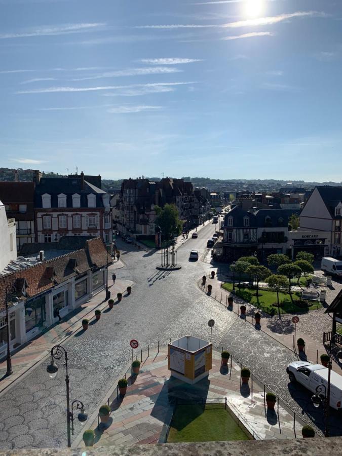 Duplex Au Coeur De Deauville Avec Vue Imprenable Et Parking Prive Exteriör bild